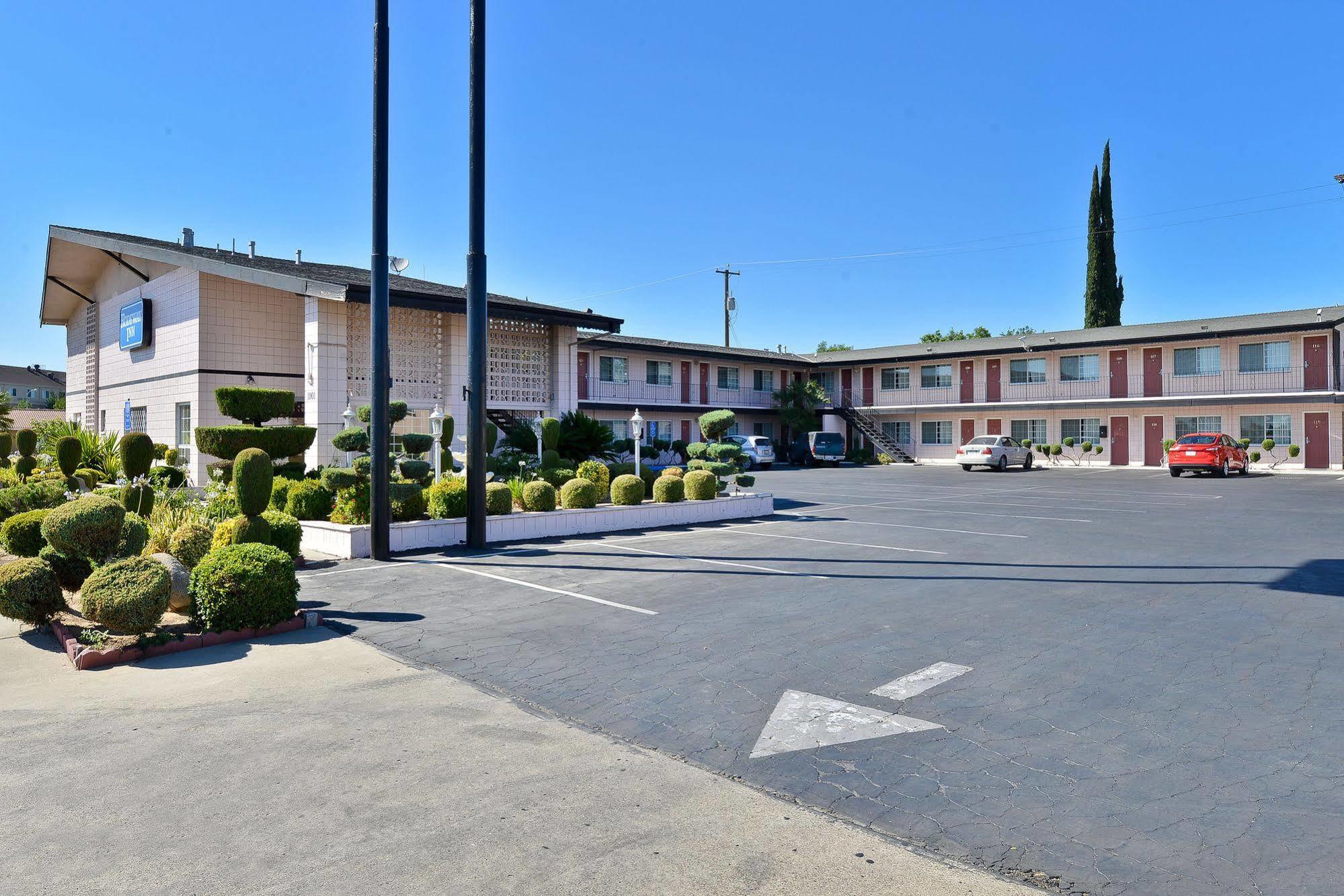 Rodeway Inn Near University-Gateway To Yosemite Merced Exterior photo